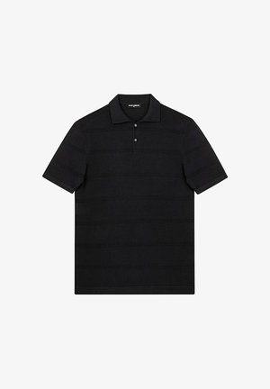Czarna koszulka polo z krótkim rękawem, z subtelnymi poziomymi paskami i kołnierzykiem zapinanym na dwa guziki.