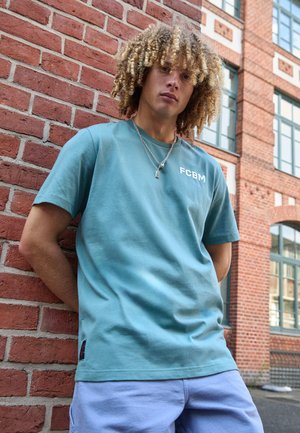 adidas Performance FC BAYERN M�NCHEN SZN TEE - Jednoduché tričko - hazy emerald