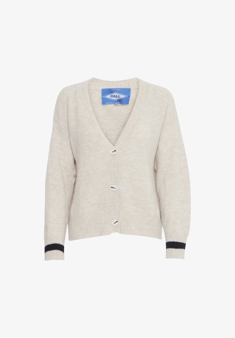 Cardigan beige boutonné avec un col en V profond, des poignets côtelés avec un détail de rayure noire et un ourlet côtelé, avec une étiquette de marque bleue au niveau du col.
