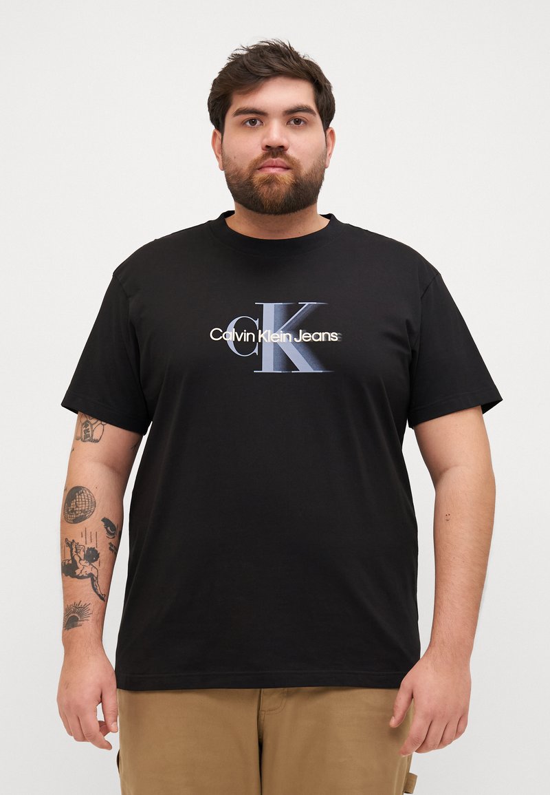Calvin Klein Jeans PLUS MONOLOGO SHIFT TEE - T-shirts med print - black