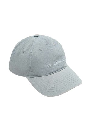 Casquette de baseball gris clair à six panneaux avec visière incurvée et logo "GRACE & MILA" brodé sur le côté avant gauche.