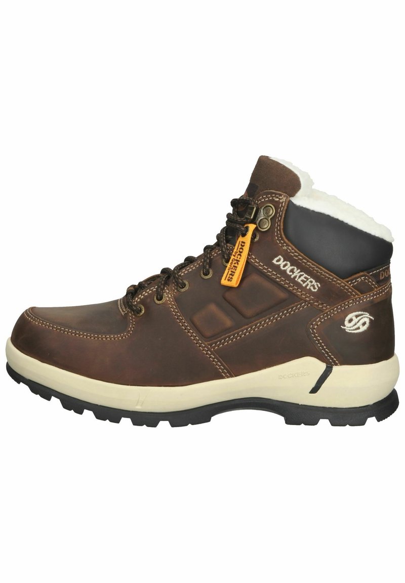 Bottine marron de la marque Dockers avec fermeture à lacets à l'avant, col rembourré, semelle blanche et doublure en polaire, conçue pour une utilisation en extérieur ou décontractée.