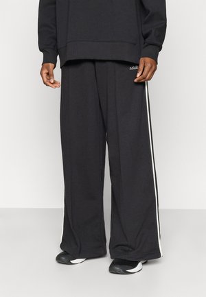 - Spodnie treningowe