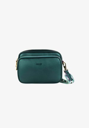 Teal leren crossbody tas met een rechthoekige vorm, dubbele ritssluiting en een gestreepte schouderband. Logo is in de voorkant gedrukt.