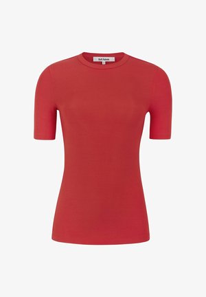 Piros bordázott, rövid ujjú felső, kerek nyakkivágással és testhezálló szabással. Puha anyagból készült, finom textúrával az egész felületen.