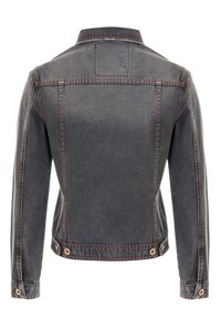 Jeansjacke in Dunkelgrau mit orangefarbenen Nähten, ausgestattet mit einem klassischen Kragen, knöpfbaren Manschetten und verstellbaren Seitenteilchen.