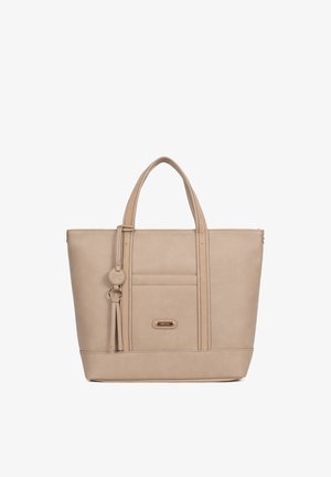 Sac fourre-tout beige avec double poignées, poche avant et pompon décoratif en cuir avec un pendentif circulaire.