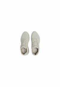 Zapatillas deportivas de color gris claro con una parte superior de malla transpirable, diseño con cordones, collar acolchado y suela texturizada para tracción.