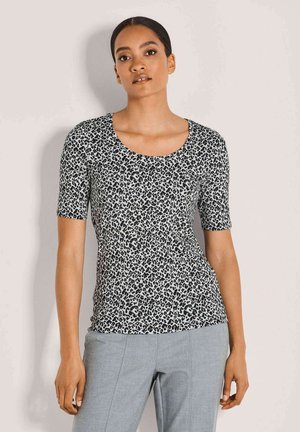 Korte mouw top in zwart-wit luipaardprint, met een ronde hals en een aansluitende pasvorm, gemaakt van lichtgewicht, soepel materiaal.