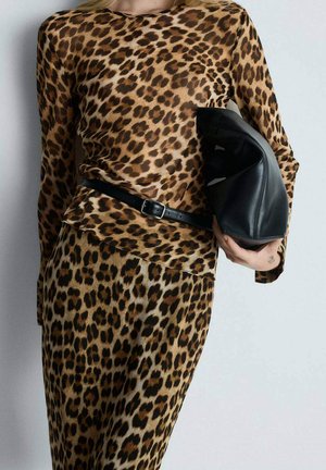 Leopard print top and skirt, made of soft fabric, with a black leather bag and a black belt with a silver buckle. Smooth texture and fitted design.