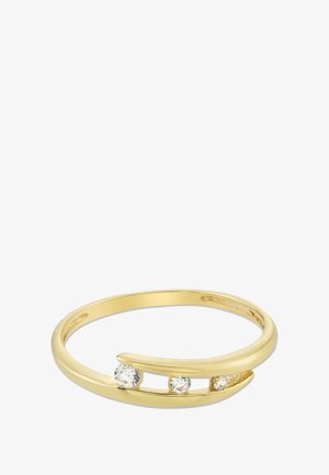 Bague en or avec un bandeau lisse, mettant en valeur trois pierres rondes et translucides disposées horizontalement, soulignant un design épuré et moderne.