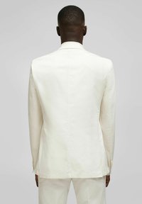 Wei�ßer Leinen-Blazer mit taillierter Passform undEin-Knopf-Verschluss. Hervorzuhebende Merkmale sind der Reverskragen und der Rückenschlitz.