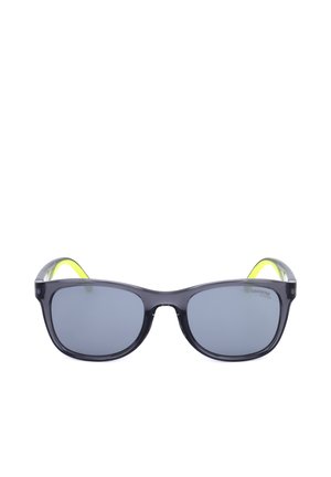 Occhiali da sole con montatura nera, lenti rettangolari scure e aste interne di colore giallo neon, visti frontalmente su sfondo bianco.