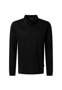 Schwarzes Langarm-Polohemd mit Kragen, drei Knöpfen und Brusttasche auf einfarbigem Hintergrund.