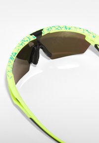 Oakley SPHAERA UNISEX - Sonnenbrille - matte tennis ball/yellow celeste neuron