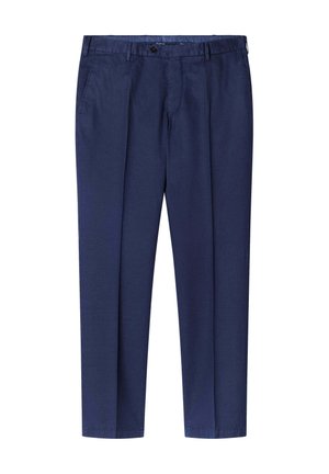 Pantalones azul marino hechos de tela texturizada, con un frente liso, bolsillos laterales y cierre de botón en la cintura.