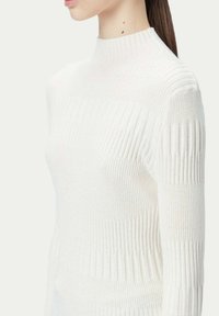 GOBI Cashmere HIGH-NECK - Strickpullover - white
