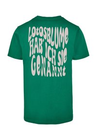 Grøn bomuld t-shirt med en afslappet pasform, der har buet, tekstureret cremefarvet tekst på ryggen, som siger "Lotosblume hab' ich sie genannt."