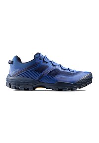 Blå trailrunning-sko med ett ventilerande mesh-ovandel, texturerade paneler, gummisula och robust mönstring för fäste. Har ett säkert snörningssystem.