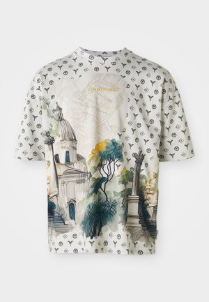 Kortærmet T-shirt i lysegrå stof med et arkitektonisk print; har et gentagende logo mønster og kunstneriske akvarel detaljer.