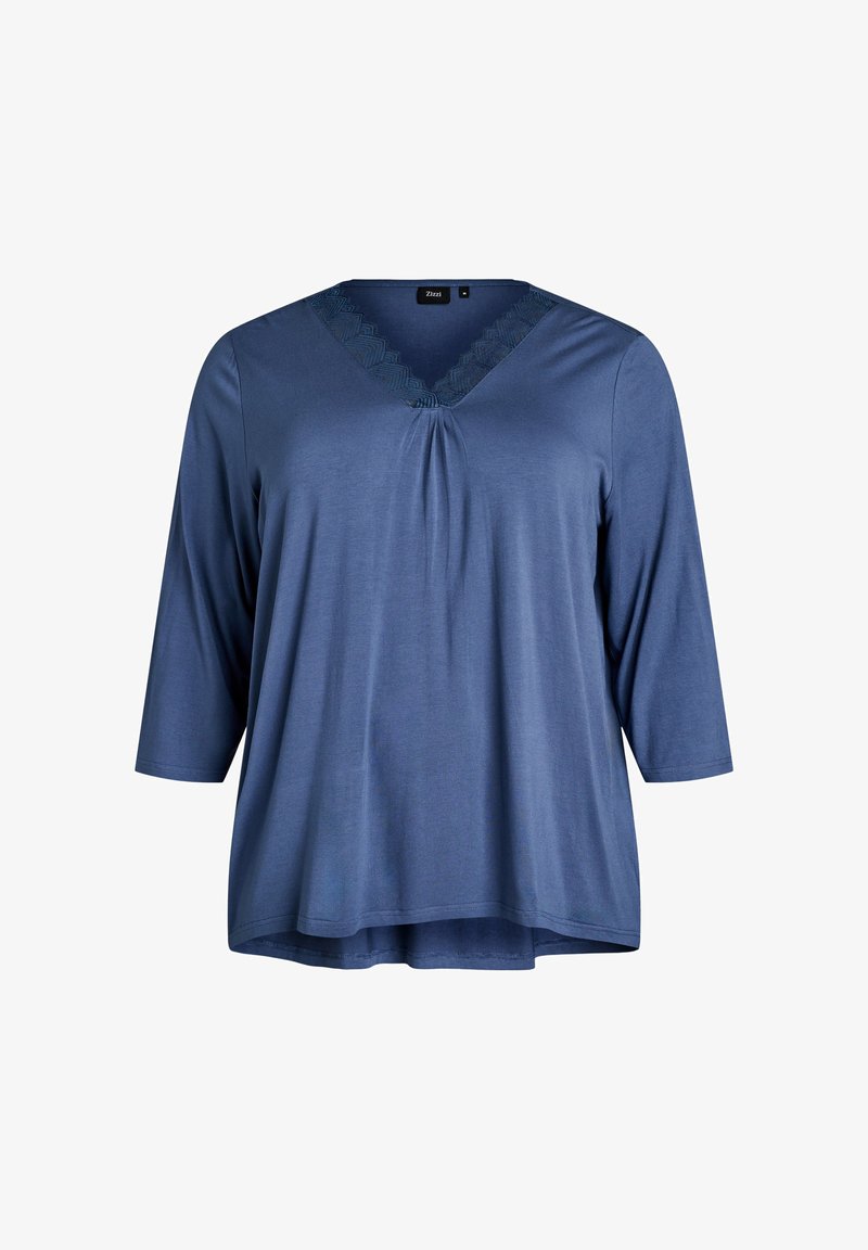 Blauwe V-hals top met kanten rand, driekwart mouwen en een losse pasvorm met een lichte plooing aan de voorkant.