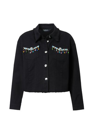 Zwarte gecropte denimjack met een verfrommeld kraag, voorzien van kleurrijke kraal- en borduuraccenten op de borst en zilveren knoopsluitingen.