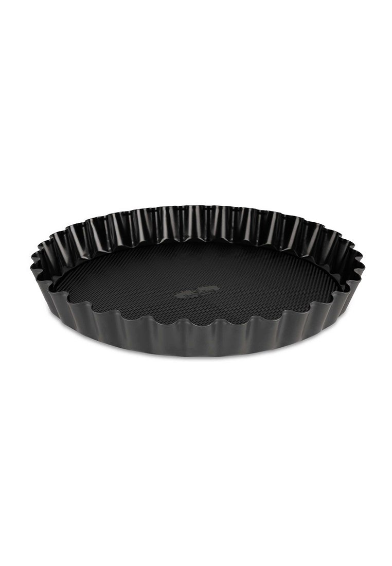 Moule à tarte noir antiadhésif avec un bord cannelé. Dispose d'une base texturée pour une cuisson uniforme. Forme ronde, surface lisse, conception légère.