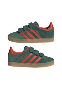 adidas Originals GAZELLE UNISEX - Trainers - collegiate green/preloved red/gum 3