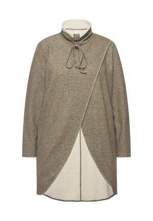 Un haut à manches longues gris chiné avec un col haut, un lien à coulisse et un ourlet asymétrique, agrémenté d'accents crème et d'un tissu texturé.