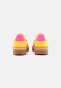 adidas Originals GAZELLE BOLD - Joggesko - spark/lucid pink/spark