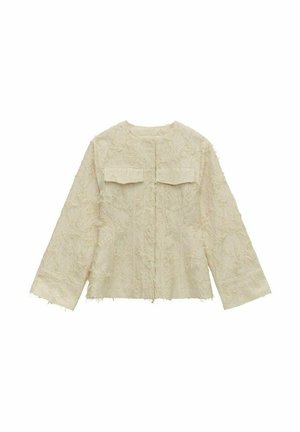 Cremefarvet, tekstureret jakke med rund halsudskæring, lange ærmer, detaljer på frontpanelet og to brystlommer. Bløde, frynset kanter.