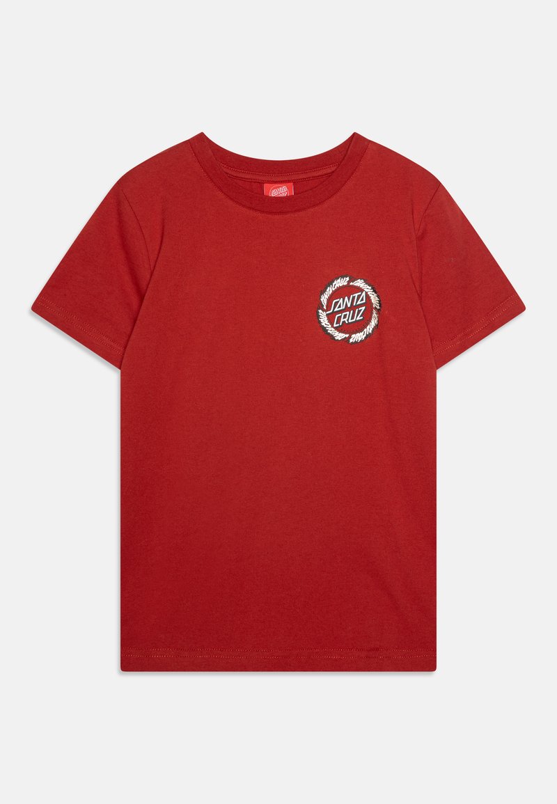 Κόκκινο βαμβακερό μπλουζάκι με κοντά μανίκια και στρογγυλή λαιμόκοψη. Διαθέτει κυκλικό λογότυπο με "Santa Cruz" σε μαύρο και λευκό στο στήθος.