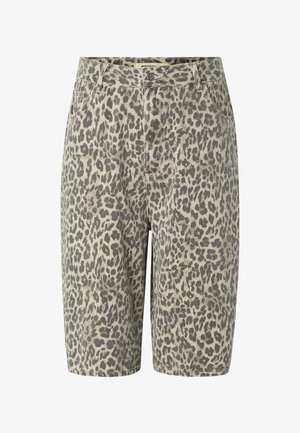 Woodbird, WBYUTO TWISTED LEO SHORTS - Farmer rövidnadrágok - black yellow