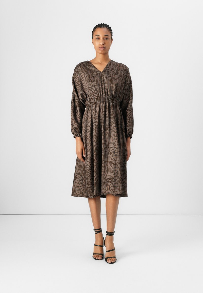 JOOP! DAKOTA  - Jurk - open brown
