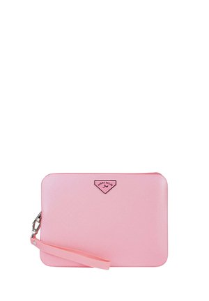 Clutch rettangolare rosa chiaro con cinturino da polso, cerniera argentata e targhetta con il logo Marc Ellis al centro davanti.