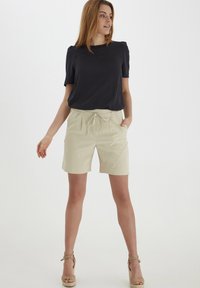 b.young BYDANTA - Shorts - oyster