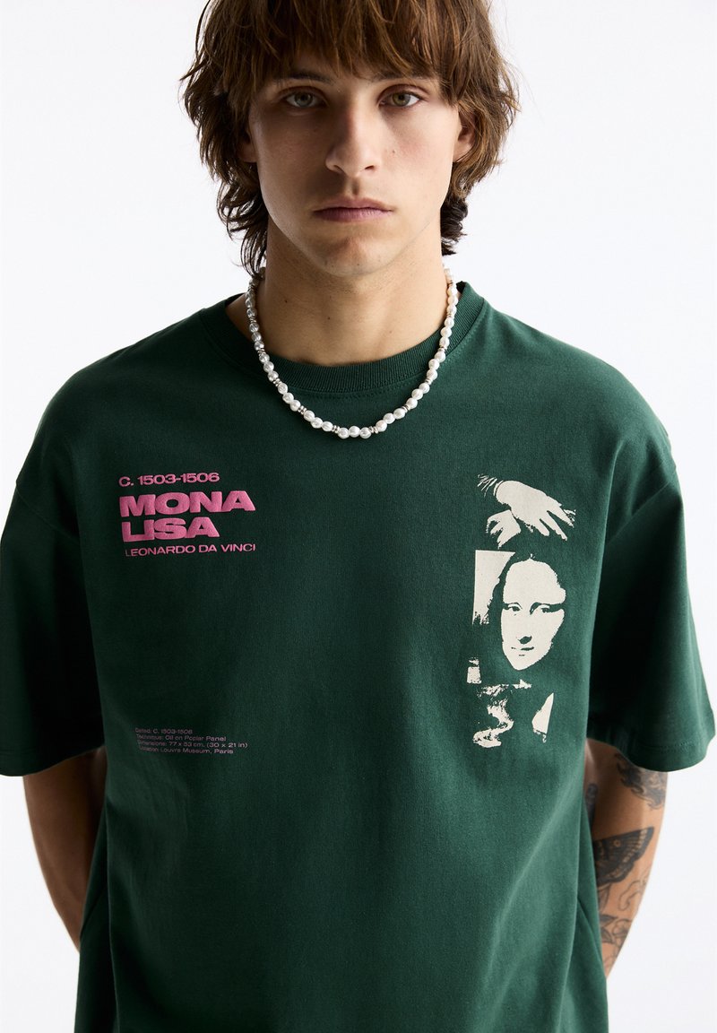 PULL&BEAR MONA LISA - T-Shirt print - dark green/dunkelgrün  