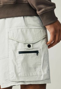Next REGULAR FIT - Short - off white