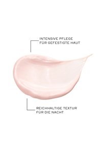 Farbmuster eines cremigen rosa Hautpflegeprodukts mit der Aufschrift für intensive Pflege für straffe Haut und reichhaltige Textur zur Nachtanwendung.