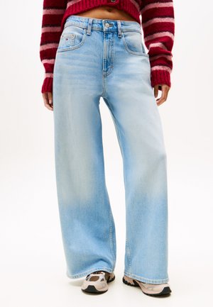 Tommy Jeans CHARLIE LOOSE - Brīva piegriezuma džinsi - denim light