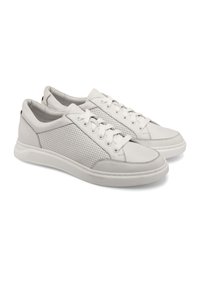 Białe skórzane sneakersy z perforowanymi bocznymi panelami, płaskimi sznurowadłami, okrągłym noskiem i wyściełaną podeszwą dla maksymalnego komfortu.