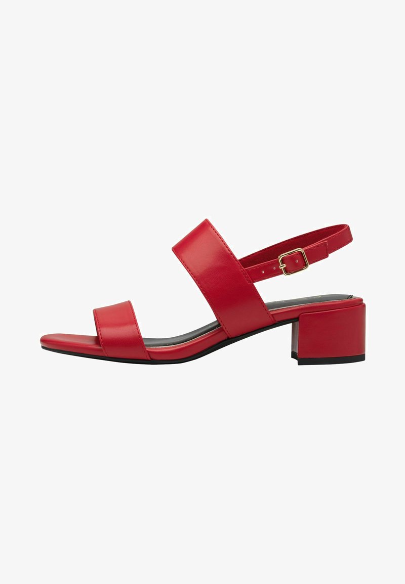 Rote Ledersandale mit zwei breiten Riemen, einem Slingback-Design und einem quadratischen Blockabsatz. Glatte Textur, minimalistischer Stil und verstellbare Schnalle am Knöchel.