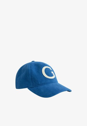 Blaues Baseballcap mit einem weißen Buchstaben G, der auf die Frontplatte gestickt ist, vor einem schlichten weißen Hintergrund gezeigt.