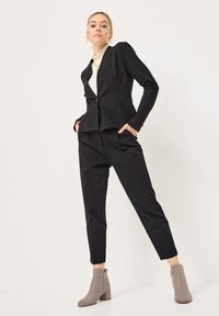 Tamaris Tronchetti - grey