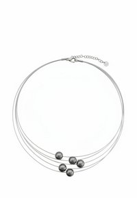 Srebrny naszyjnik z wieloma nitkami, ozdobiony pięcioma ciemnymi koralikami, o gładkiej metalicznej fakturze, z prostym zapięciem i łańcuszkiem przedłużającym.