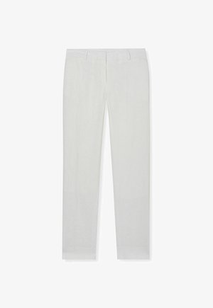 Weiße eng anliegende Hose mit Gürtelschlaufen und vorderem Reißverschluss, entworfen für einen sauberen, maßgeschneiderten Look.