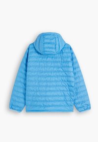 Doudoune bleu clair avec capuche, dotée d'une texture matelassée horizontale et de poignets élastiques. Vue de dos montrant une finition en tissu lisse.