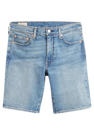 Shorts en denim bleu clair avec cinq poches, rivets en cuivre, braguette zippée et fermeture par bouton, présentés sur un fond blanc.