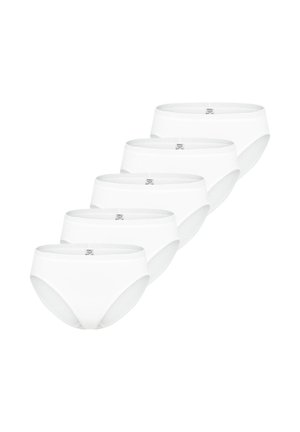 Viisi paria yksivärisiä valkoisia naisten alushousuja, aseteltuna vinottain valkoiselle taustalle.