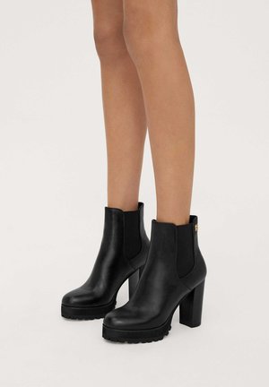 Kazar SUZI - Augstpapēžu puszābaki - black